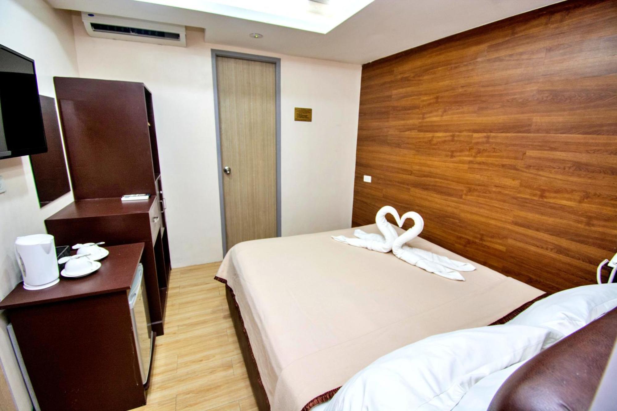 Emerald Island Hotel 발라박 외부 사진